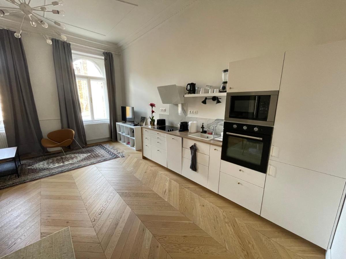 City Center 3, Elegant And Cozy 2Br In City Center! Budapest Bagian luar foto
