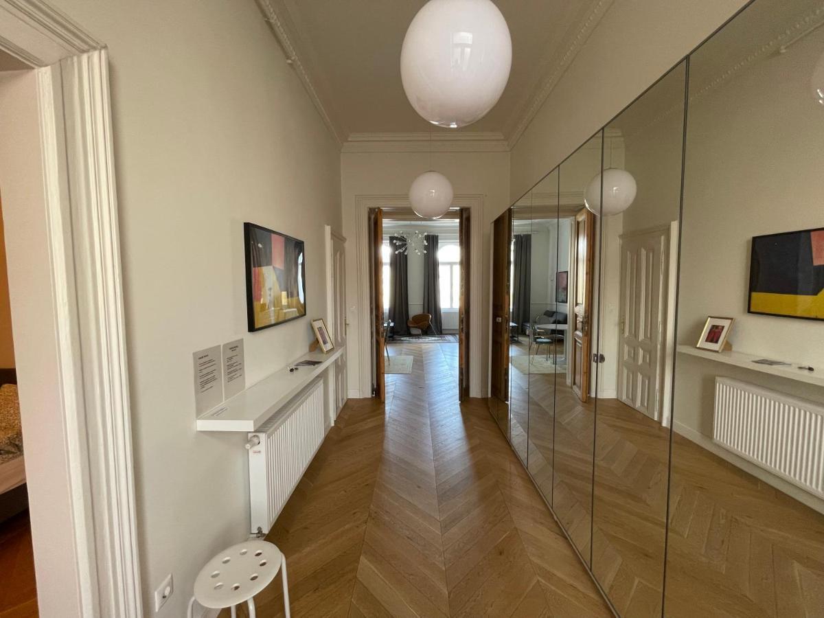 City Center 3, Elegant And Cozy 2Br In City Center! Budapest Bagian luar foto